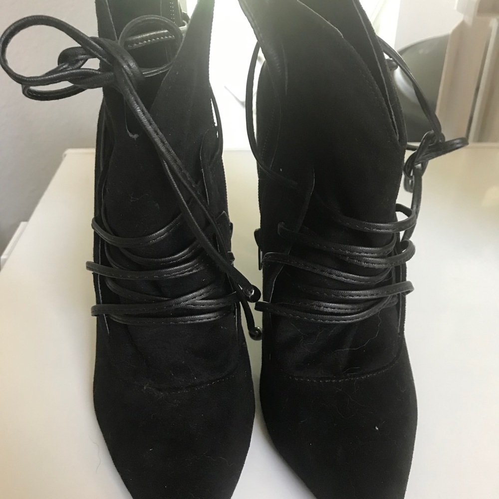 Heels - Picture 3 of 3